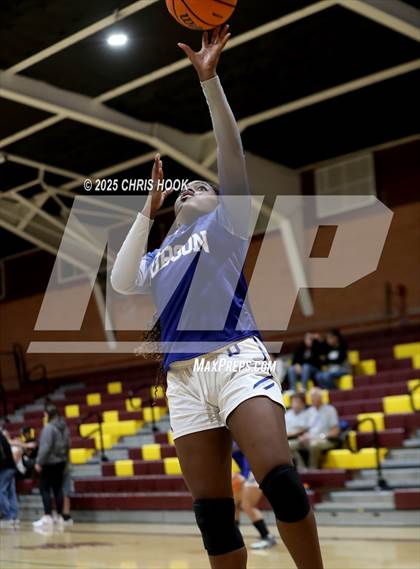 Thumbnail 3 in Catalina Foothills vs Dobson (Salpointe Cactus Clash) photogallery.