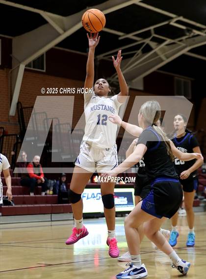 Thumbnail 2 in Catalina Foothills vs Dobson (Salpointe Cactus Clash) photogallery.