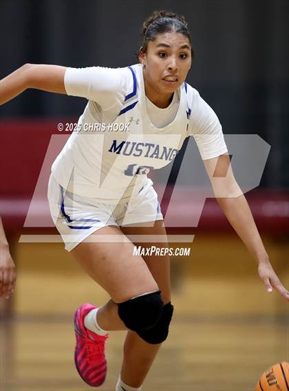 Thumbnail 2 in Catalina Foothills vs Dobson (Salpointe Cactus Clash) photogallery.