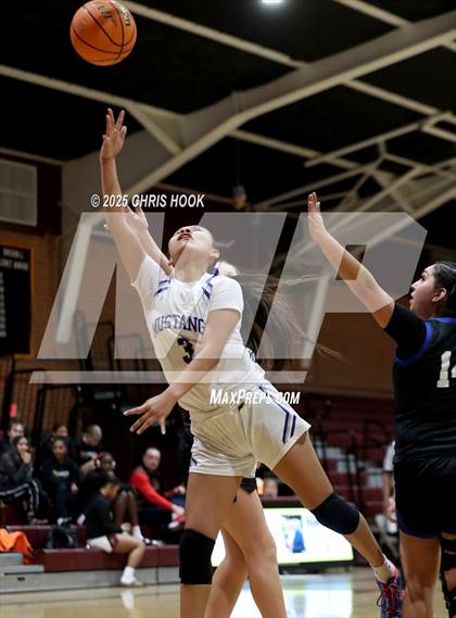 Thumbnail 3 in Catalina Foothills vs Dobson (Salpointe Cactus Clash) photogallery.