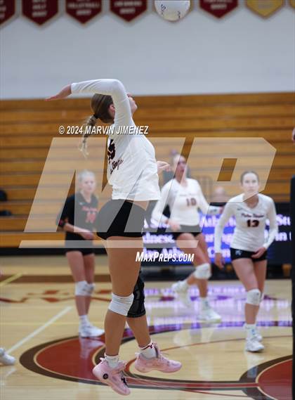 Thumbnail 3 in Palos Verdes vs. Oaks Christian photogallery.