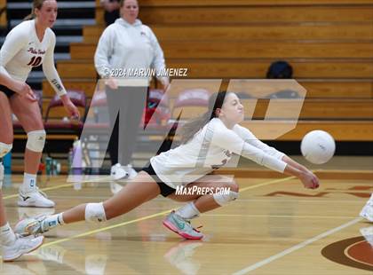 Thumbnail 2 in Palos Verdes vs. Oaks Christian photogallery.
