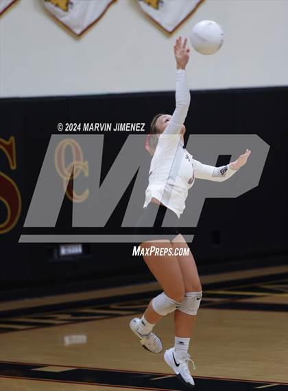 Thumbnail 3 in Palos Verdes vs. Oaks Christian photogallery.