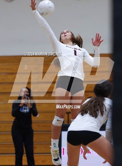 Thumbnail 3 in Palos Verdes vs. Oaks Christian photogallery.