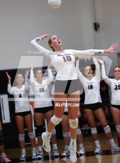 Thumbnail 1 in Palos Verdes vs. Oaks Christian photogallery.