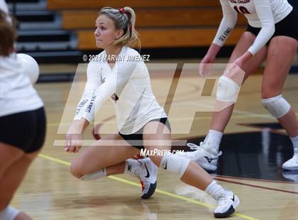 Thumbnail 1 in Palos Verdes vs. Oaks Christian photogallery.