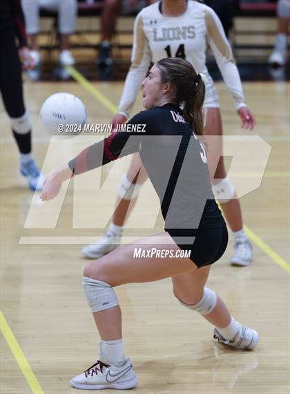 Thumbnail 2 in Palos Verdes vs. Oaks Christian photogallery.