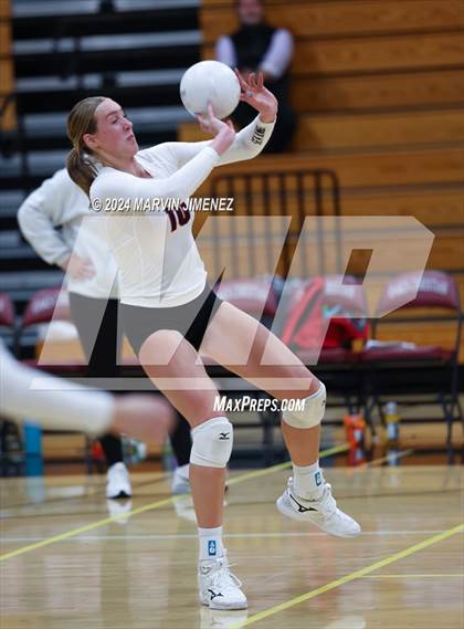 Thumbnail 2 in Palos Verdes vs. Oaks Christian photogallery.