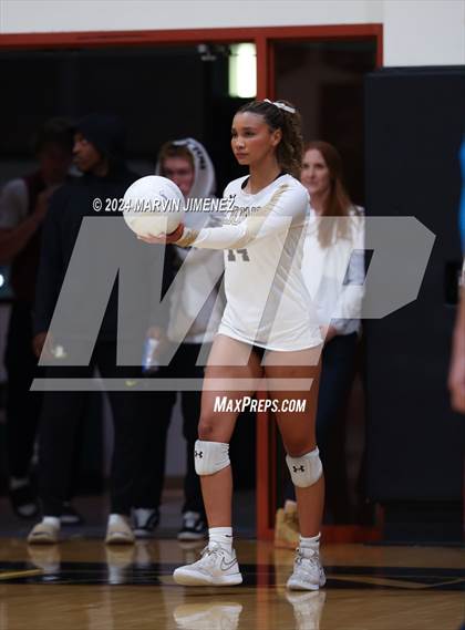 Thumbnail 3 in Palos Verdes vs. Oaks Christian photogallery.