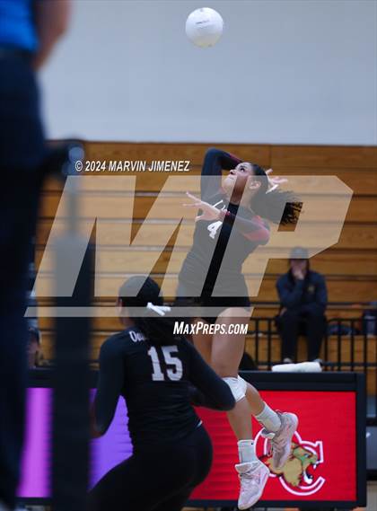 Thumbnail 3 in Palos Verdes vs. Oaks Christian photogallery.