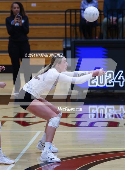 Thumbnail 1 in Palos Verdes vs. Oaks Christian photogallery.