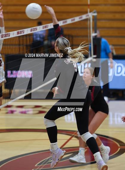 Thumbnail 1 in Palos Verdes vs. Oaks Christian photogallery.