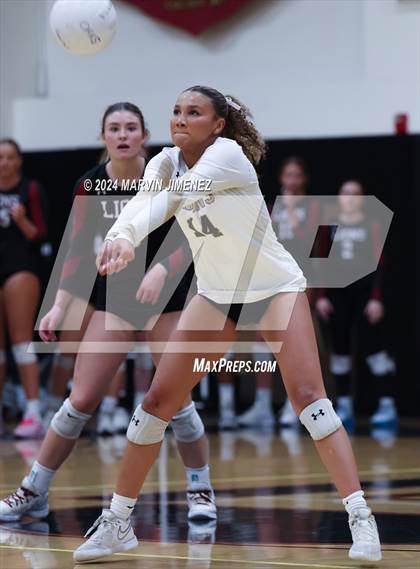 Thumbnail 2 in Palos Verdes vs. Oaks Christian photogallery.