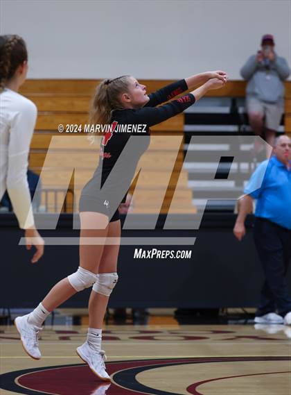 Thumbnail 2 in Palos Verdes vs. Oaks Christian photogallery.