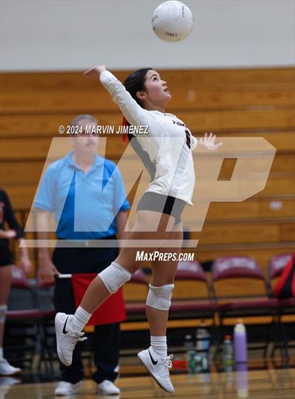 Thumbnail 3 in Palos Verdes vs. Oaks Christian photogallery.