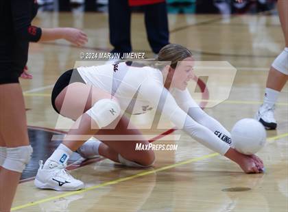 Thumbnail 3 in Palos Verdes vs. Oaks Christian photogallery.