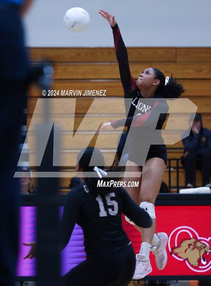 Thumbnail 1 in Palos Verdes vs. Oaks Christian photogallery.