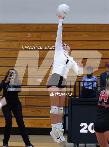 Thumbnail 2 in Palos Verdes vs. Oaks Christian photogallery.
