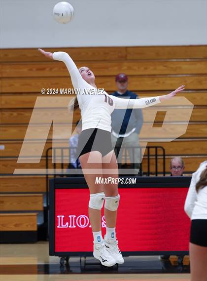 Thumbnail 1 in Palos Verdes vs. Oaks Christian photogallery.
