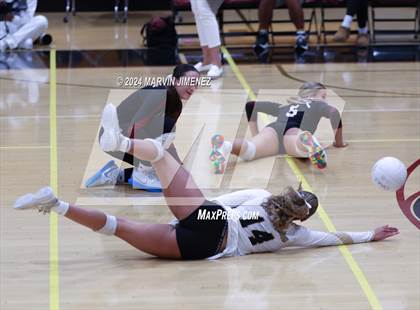 Thumbnail 3 in Palos Verdes vs. Oaks Christian photogallery.