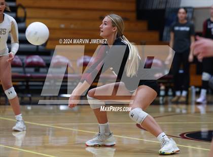 Thumbnail 2 in Palos Verdes vs. Oaks Christian photogallery.
