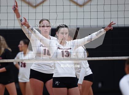 Thumbnail 2 in Palos Verdes vs. Oaks Christian photogallery.