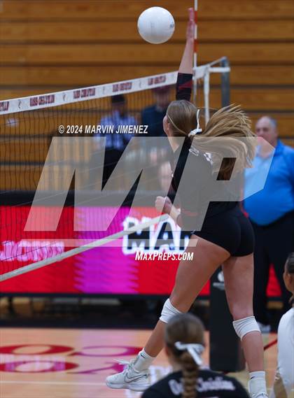 Thumbnail 1 in Palos Verdes vs. Oaks Christian photogallery.