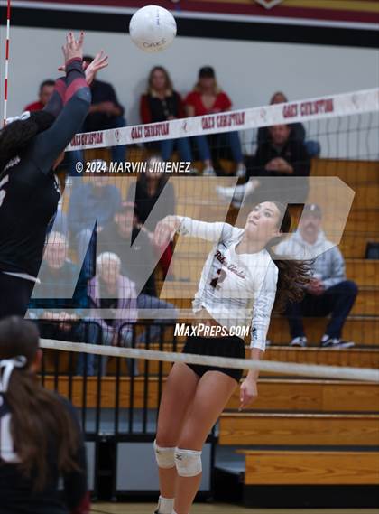 Thumbnail 3 in Palos Verdes vs. Oaks Christian photogallery.