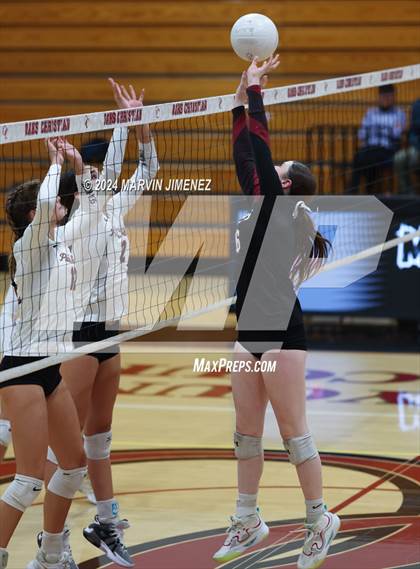 Thumbnail 1 in Palos Verdes vs. Oaks Christian photogallery.