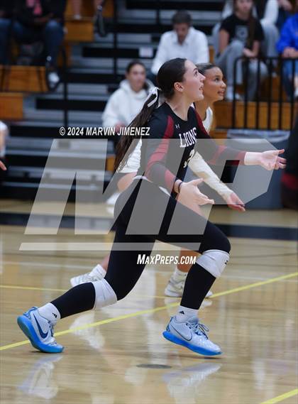 Thumbnail 2 in Palos Verdes vs. Oaks Christian photogallery.