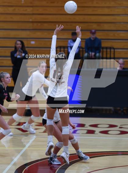 Thumbnail 2 in Palos Verdes vs. Oaks Christian photogallery.