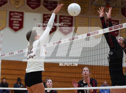 Thumbnail 2 in Palos Verdes vs. Oaks Christian photogallery.