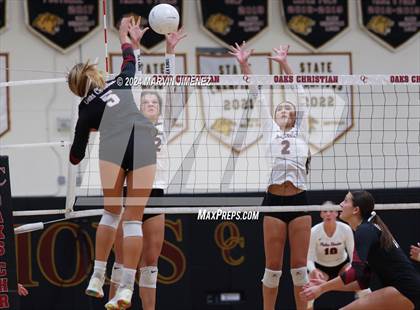Thumbnail 2 in Palos Verdes vs. Oaks Christian photogallery.