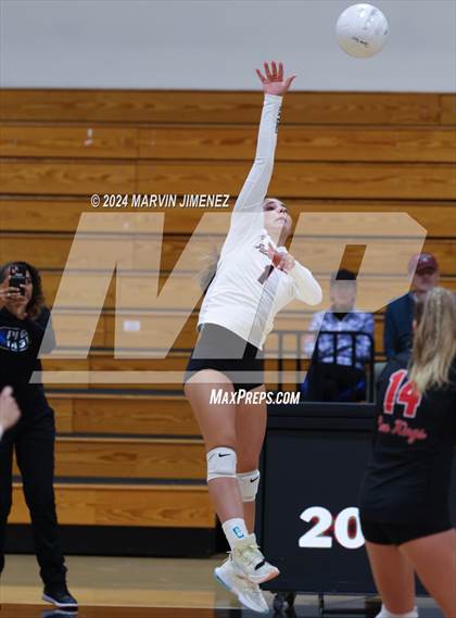 Thumbnail 3 in Palos Verdes vs. Oaks Christian photogallery.