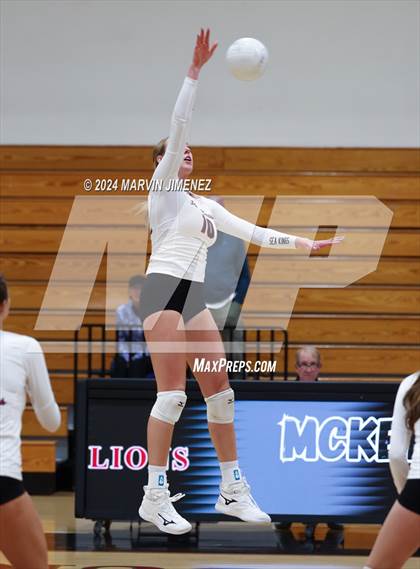 Thumbnail 2 in Palos Verdes vs. Oaks Christian photogallery.