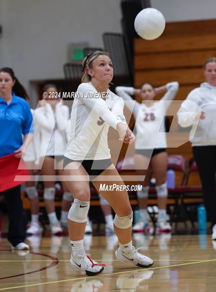 Thumbnail 2 in Palos Verdes vs. Oaks Christian photogallery.
