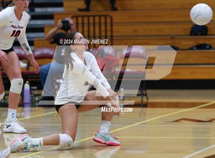Thumbnail 2 in Palos Verdes vs. Oaks Christian photogallery.