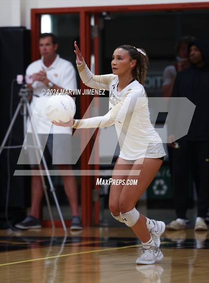Thumbnail 2 in Palos Verdes vs. Oaks Christian photogallery.