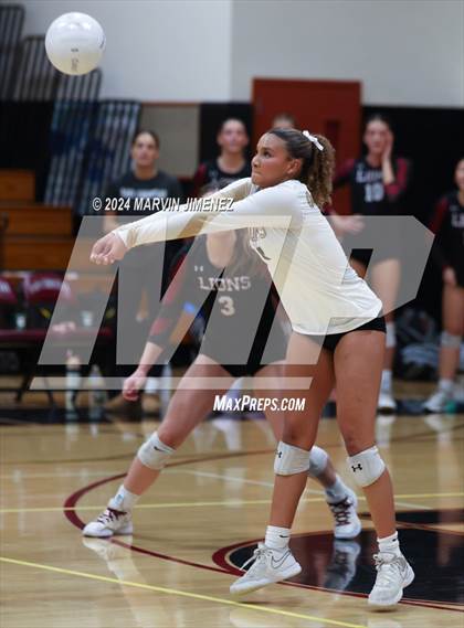 Thumbnail 2 in Palos Verdes vs. Oaks Christian photogallery.