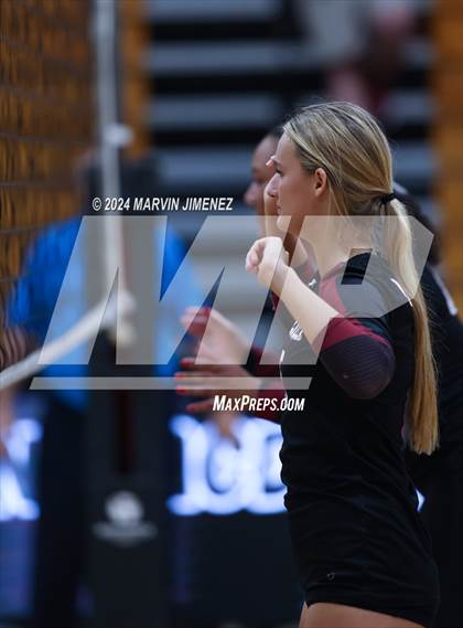 Thumbnail 2 in Palos Verdes vs. Oaks Christian photogallery.