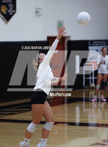 Thumbnail 1 in Palos Verdes vs. Oaks Christian photogallery.