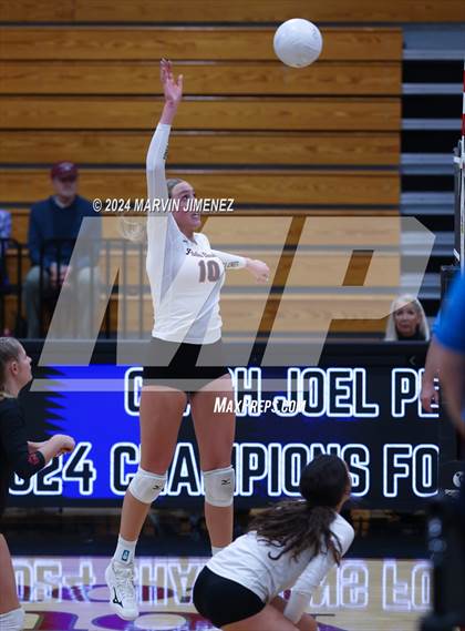 Thumbnail 3 in Palos Verdes vs. Oaks Christian photogallery.
