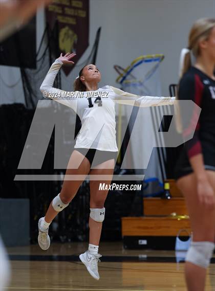 Thumbnail 1 in Palos Verdes vs. Oaks Christian photogallery.