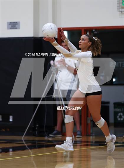 Thumbnail 3 in Palos Verdes vs. Oaks Christian photogallery.