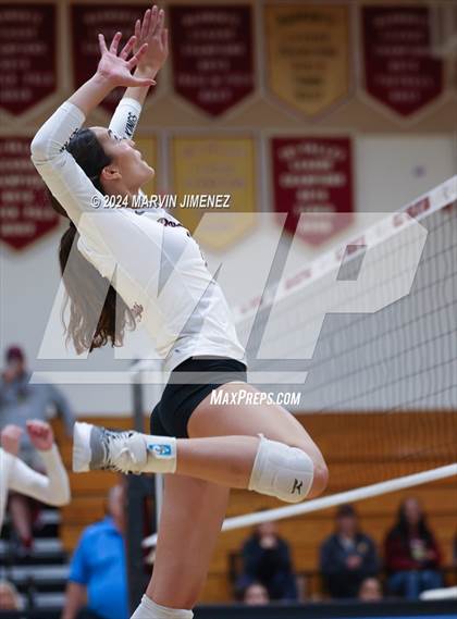 Thumbnail 1 in Palos Verdes vs. Oaks Christian photogallery.