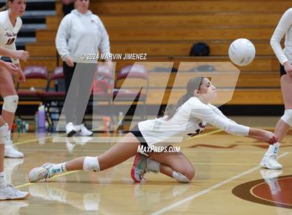 Thumbnail 3 in Palos Verdes vs. Oaks Christian photogallery.