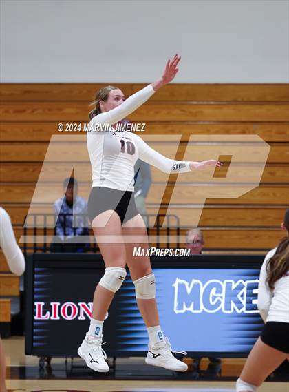 Thumbnail 3 in Palos Verdes vs. Oaks Christian photogallery.