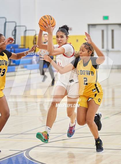 Thumbnail 2 in Bishop O'Dowd vs. Buchanan (Pinole Valley Tip-Off Classic) photogallery.
