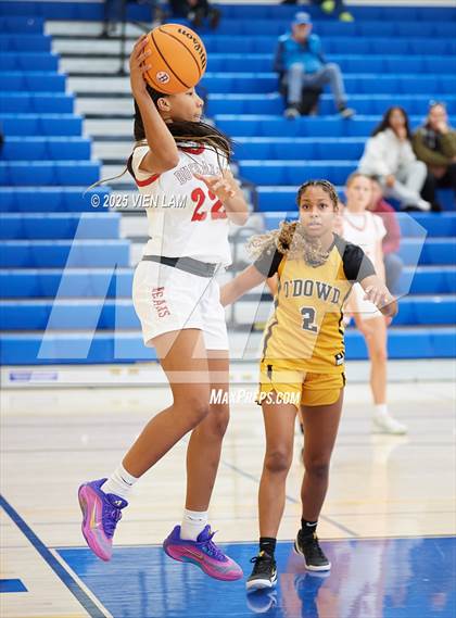 Thumbnail 3 in Bishop O'Dowd vs. Buchanan (Pinole Valley Tip-Off Classic) photogallery.