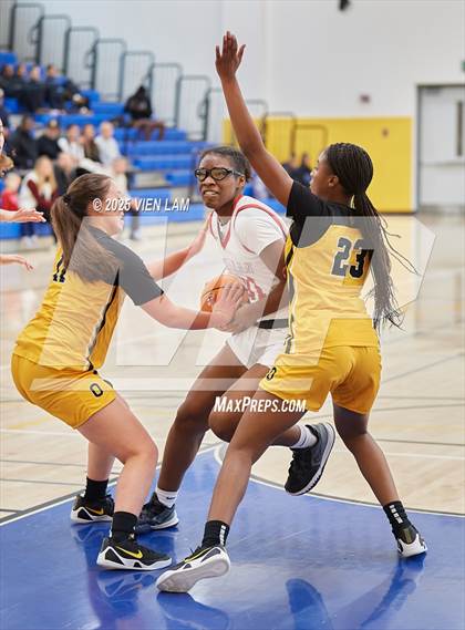 Thumbnail 1 in Bishop O'Dowd vs. Buchanan (Pinole Valley Tip-Off Classic) photogallery.